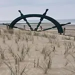 Partial Sea View *