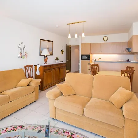 Partial Sea View Apartment *